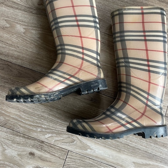 Authentic Burberry Rainboots - Picture 5 of 6